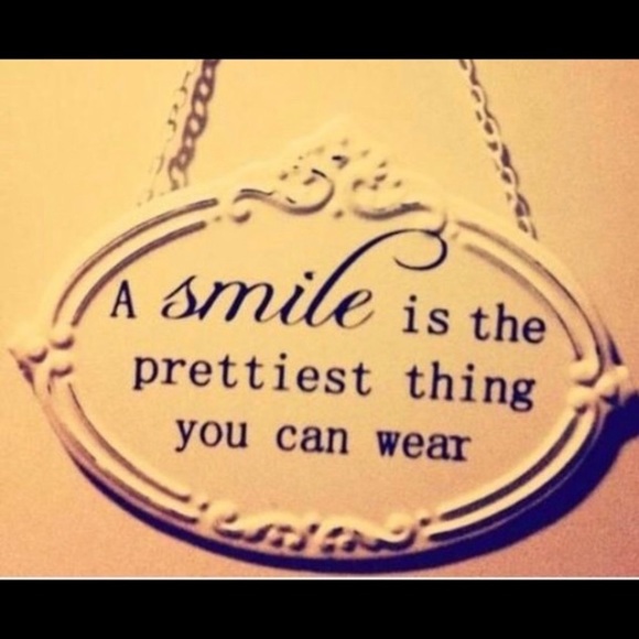 Meet your Posher, Julie 🥰🇨🇦 - Picture 4 of 6